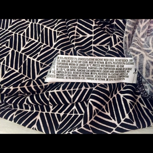 NWT Geometric Patterned Fitted Dress - Picture 7 of 8